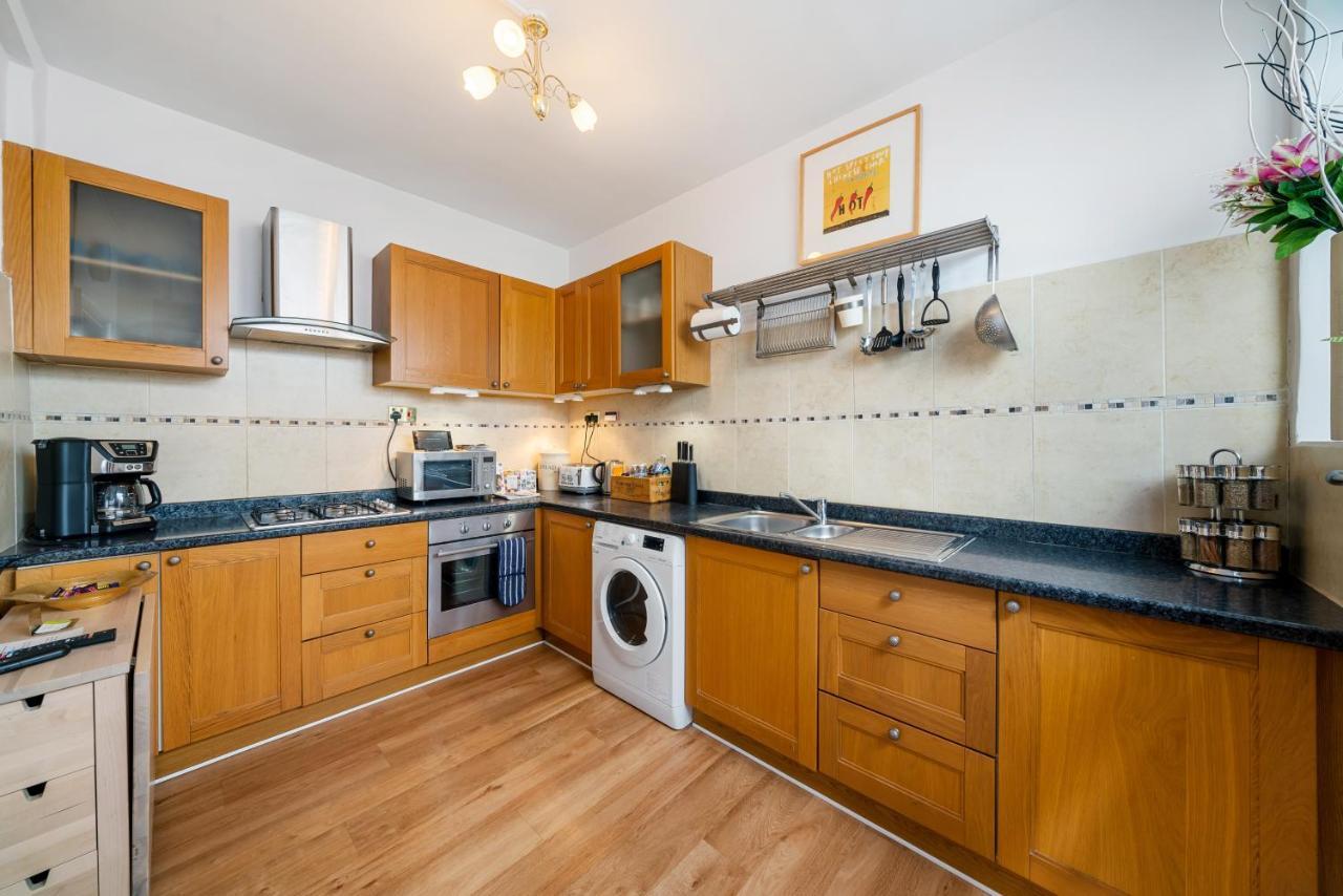 Lovely Garden Apartment In Wimbledon Town Centre With Private Parking By Wimbledon Holiday Lets Londres Extérieur photo