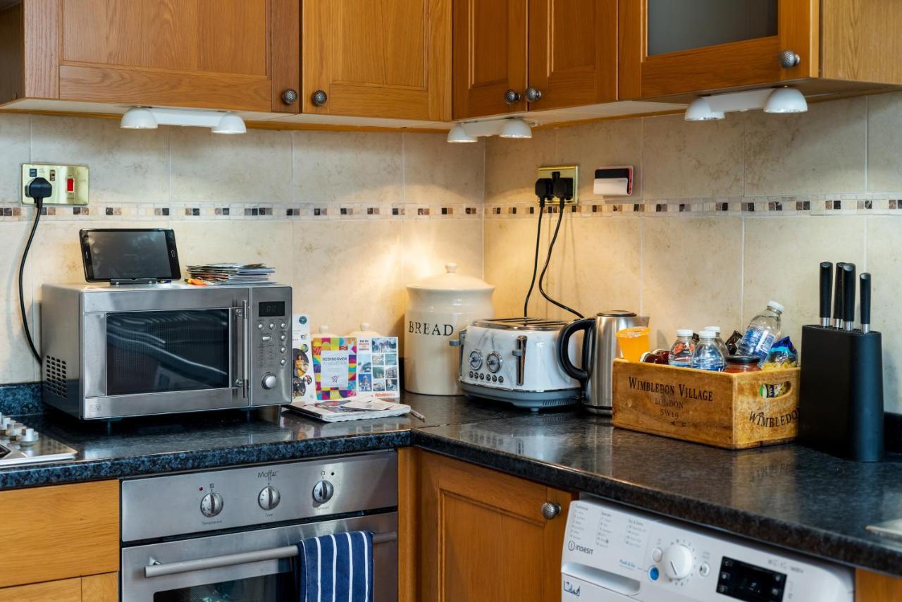 Lovely Garden Apartment In Wimbledon Town Centre With Private Parking By Wimbledon Holiday Lets Londres Extérieur photo